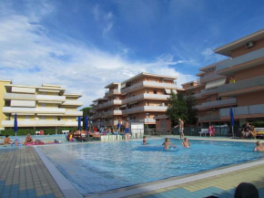 Relax and chill by the pool - Beahost